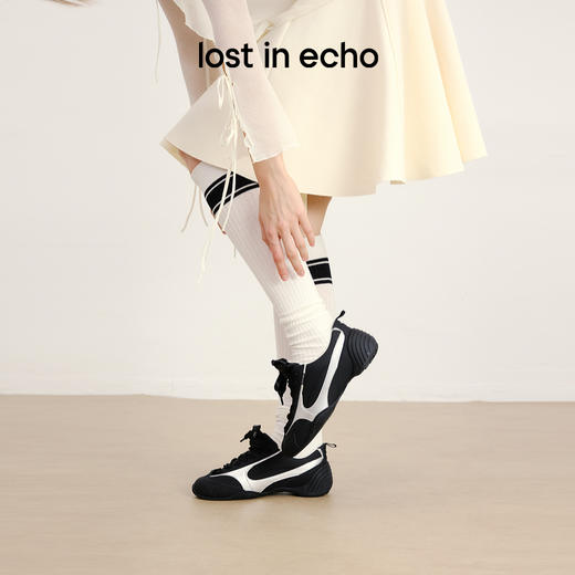lost in echo2026春夏新款高级牛皮手工拼接解构异形薄底足球鞋女 商品图0