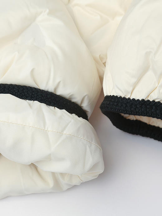 轻熟氛围感冬季保暖 奶油白菱格绗缝羽绒服 黑边撞色立领宽松短款休闲外套 商品图3