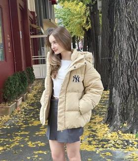 MLB Varsity 学院系列毛巾绣字母纯色连帽羽绒服男女情侣款