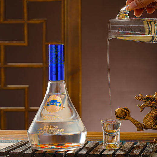 【杯酒寄浓情，鹊桥连相思】龙凤呈祥，寓意满满，泸州老窖龙凤銮52度浓香型白酒500ml*2瓶高档双支礼盒装，适合收藏品鉴、婚宴招待、新人对饮 商品图2