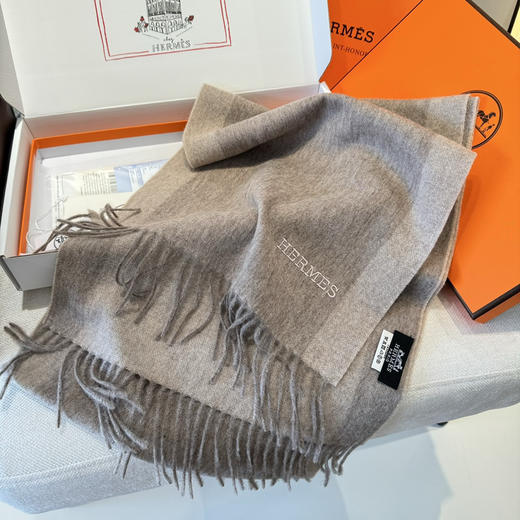 秋冬特惠💰330 上新！Hermes · 爱马仕男女围巾，大H难得一见的温柔配色 商品图5