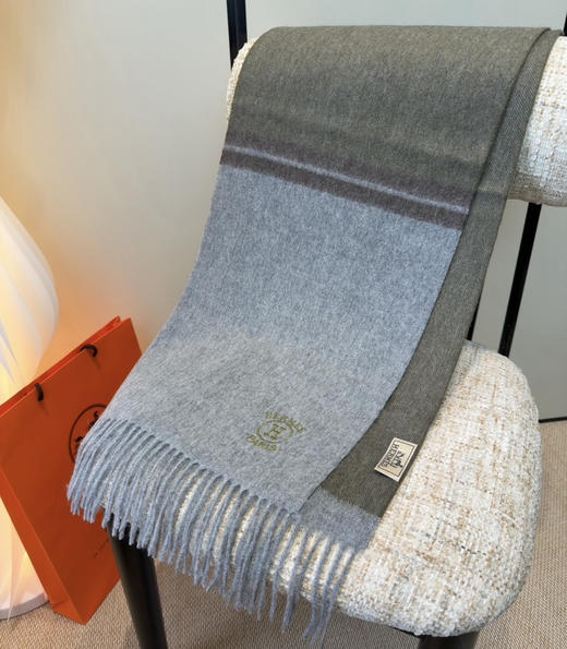 秋冬特惠💰340 Hermes · 爱马仕男女围巾 难得一见的温柔配色 商品图6