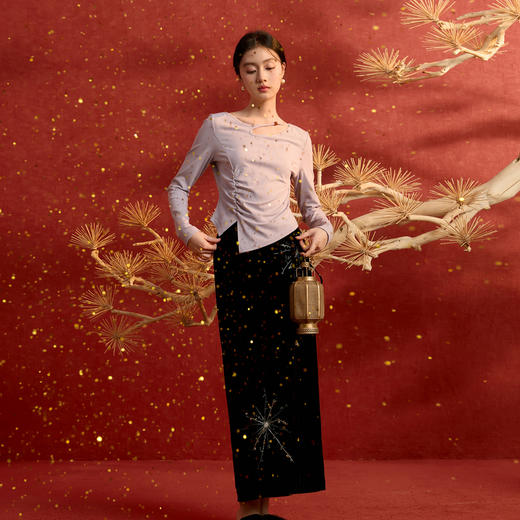 三彩【星火流年】2026春季新款不对称水滴领T恤上衣修身打底内搭C 商品图2