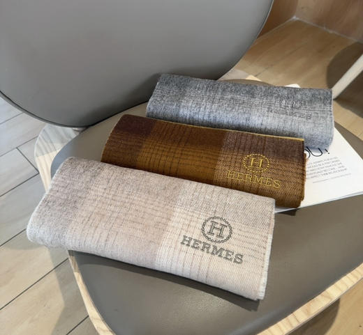 秋冬特惠💰300 上新！Hermes · 爱马仕男女围巾，大H难得一见的温柔配色 商品图3