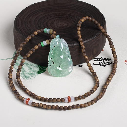 xy0660沉香+晴底翡翠马挂件 商品图3