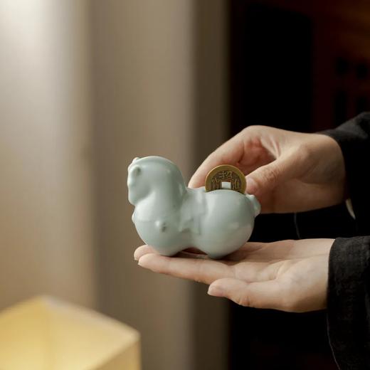 2026非遗汝瓷“有钱马” 汝山明出品 配赠礼盒、礼袋 送礼佳品 商品图9