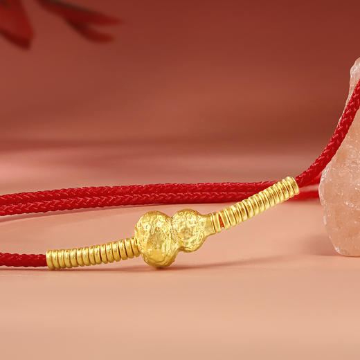 【新品首发】足金福禄葫芦挂坠转运珠 红绳盘缠 MEMORA诗普琳HB351601（线上专供） 商品图3