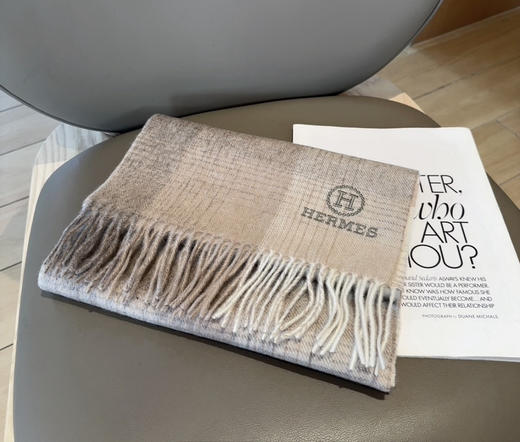 秋冬特惠💰300 上新！Hermes · 爱马仕男女围巾，大H难得一见的温柔配色 商品图4
