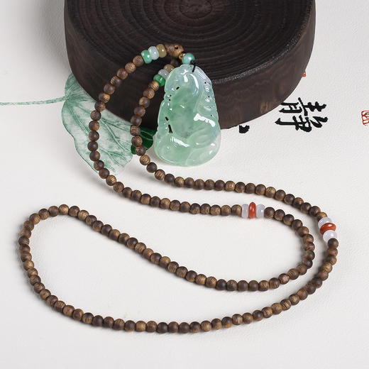 xy0660沉香+晴底翡翠马挂件 商品图4