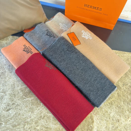 秋冬特惠💰330 爱马仕羊毛双面围巾，大H难得一见的温柔配色 商品图2