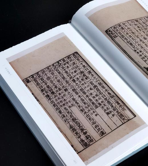 毛边本：《宋本山海经》，16开，布面精装，（晋）郭璞 注，国家图书馆出版社，2025年7月一版一印，定价：140，毛边本+定制藏书票+飞机盒版，售价140元。 商品图11