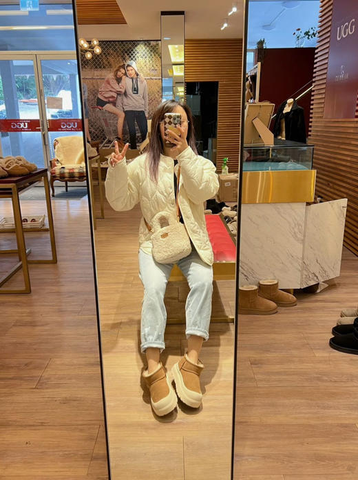 1224-4【澳洲单 纯圆正 】超厚超密 正单GGU 客供皮毛一体 保暖透气雪地靴 商品图4