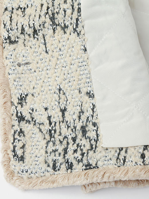 轻熟氛围感叠穿 米白底色黑纹粗花呢短外套 珍珠装饰包边小香风通勤夹克 商品图4