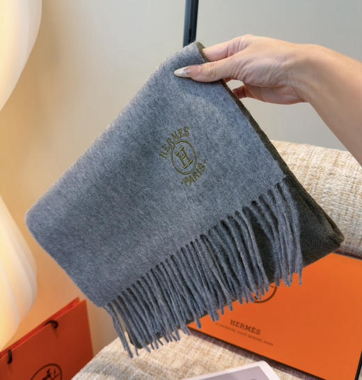 秋冬特惠💰340 Hermes · 爱马仕男女围巾 难得一见的温柔配色 商品图2