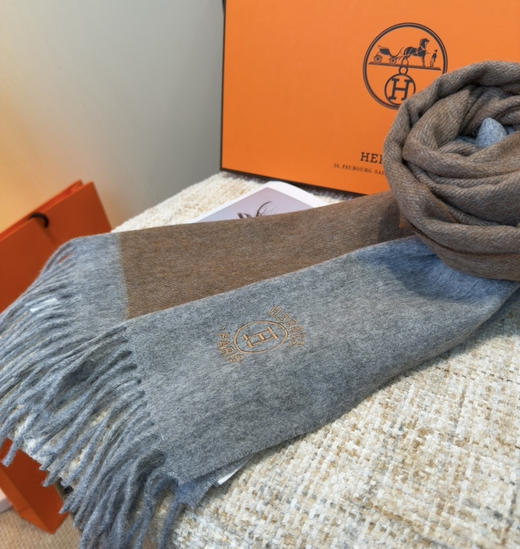 秋冬特惠💰340 Hermes · 爱马仕男女围巾 难得一见的温柔配色 商品图8