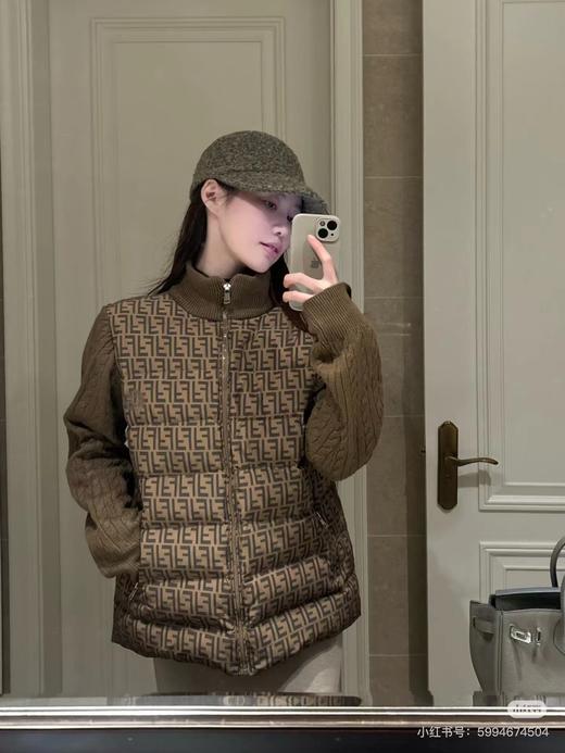 D122476轻盈保暖老花满印宽松针织袖羽绒服 商品图6