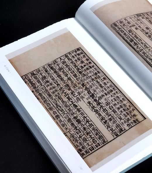 毛边本：《宋本山海经》，16开，布面精装，（晋）郭璞 注，国家图书馆出版社，2025年7月一版一印，定价：140，毛边本+定制藏书票+飞机盒版，售价140元。 商品图8