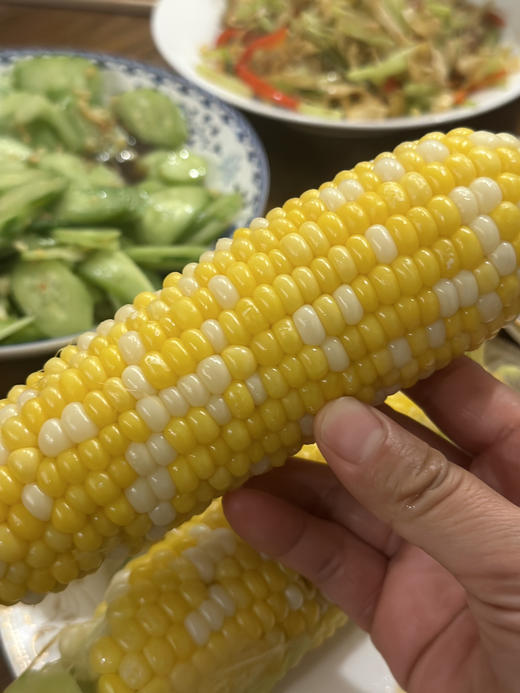 海南高海拔生长的冰糖水果玉米，果粒饱满清甜无渣，健康粗粮蒸煮烤皆可，生啃是客户最爱[偷笑]多汁爆浆不塞牙，单根280g起步，一组5根 商品图1