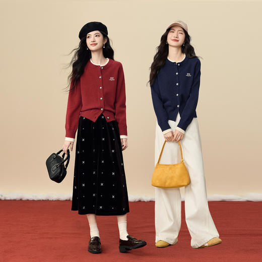 【12/24新品6.5折】熙世界学院风蝴蝶结刺绣针织衫女秋冬长袖短外套红色圣诞开衫毛衣 商品图2