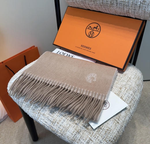 秋冬特惠💰320 Hermes · 爱马仕男女围巾，难得一见的温柔配色 商品图4