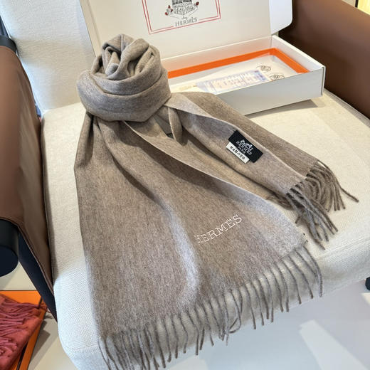 秋冬特惠💰330 上新！Hermes · 爱马仕男女围巾，大H难得一见的温柔配色 商品图3