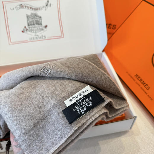 秋冬特惠💰330 上新！Hermes · 爱马仕男女围巾，大H难得一见的温柔配色 商品图7