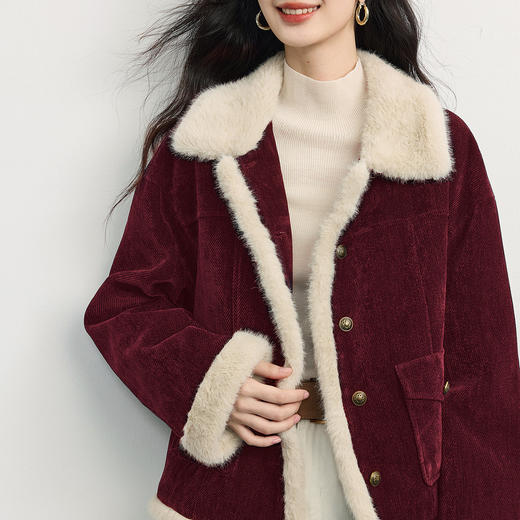 【12/24新品6.5折】熙世界2025冬季新款巴恩小香风毛绒翻领拼接白鸭绒短外套女羽绒服 商品图4