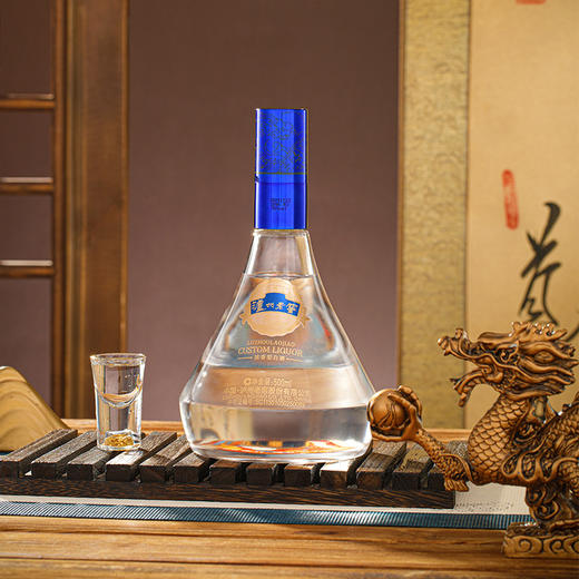 【杯酒寄浓情，鹊桥连相思】龙凤呈祥，寓意满满，泸州老窖龙凤銮52度浓香型白酒500ml*2瓶高档双支礼盒装，适合收藏品鉴、婚宴招待、新人对饮 商品图1