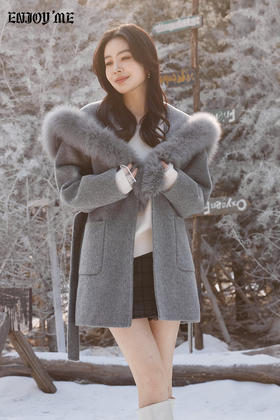 【门店同款】ENJOY冬季“暖冬软糖”海军领狐狸毛大衣 168143873