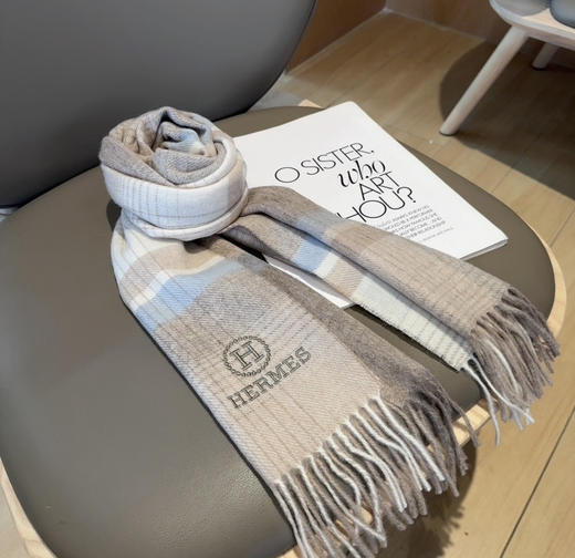 秋冬特惠💰300 上新！Hermes · 爱马仕男女围巾，大H难得一见的温柔配色 商品图7