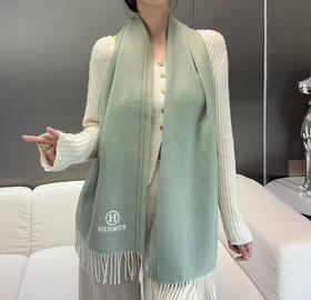 秋冬特惠💰300 HERMES🧣爱马仕围巾 巴黎时装展商务男士女士通用双面羊毛披肩