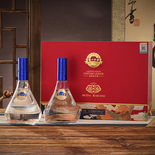 【杯酒寄浓情，鹊桥连相思】龙凤呈祥，寓意满满，泸州老窖龙凤銮52度浓香型白酒500ml*2瓶高档双支礼盒装，适合收藏品鉴、婚宴招待、新人对饮 商品图8