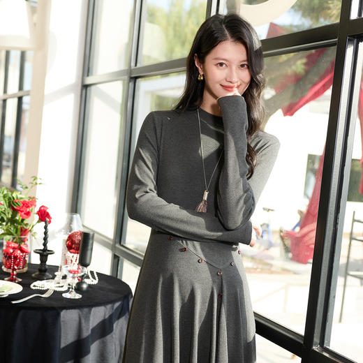 三彩2026春季新款不规则收腰连衣裙长袖A字裙长裙气质优雅S 商品图1