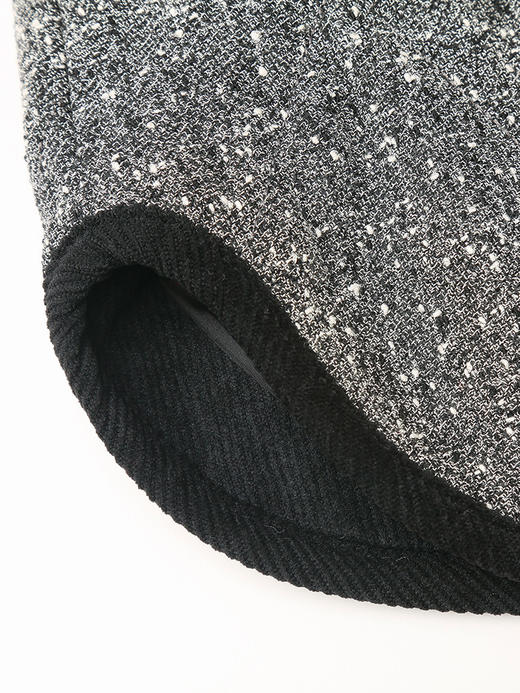 质感控必入 银灰混纺肌理纹 黑边点缀圆领单排扣复古小香风短外套 商品图4