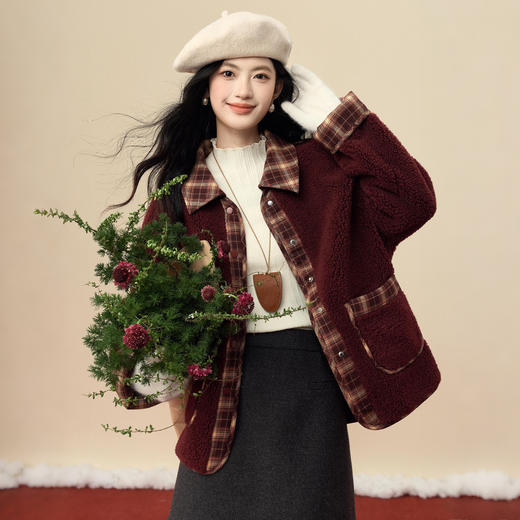 【12/24新品6.5折】熙世界圣诞穿搭红色圈圈呢短外套女冬季格纹翻领拼接仿羊毛绒上衣 商品图1