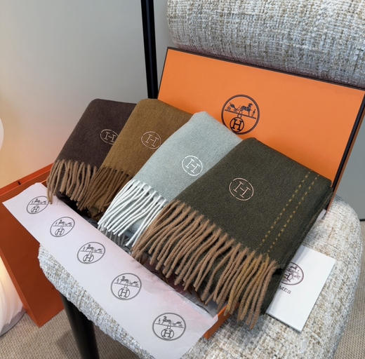 秋冬特惠💰300 Hermes · 爱马仕男女围巾，难得一见的温柔配色 商品图1