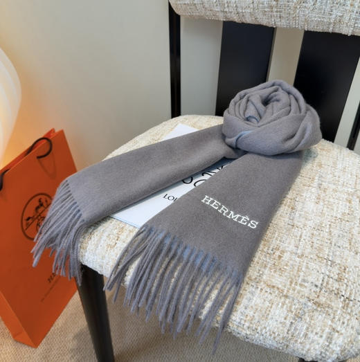秋冬特惠💰320 2025年新款爱马仕男女同款围巾，难得一见的温柔配色 商品图8