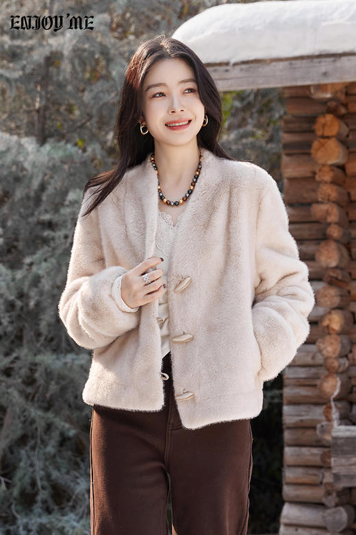 【门店同款】ENJOY冬季“暖冬软糖”V领毛外套 168443075 商品图6