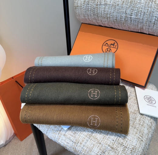 秋冬特惠💰300 Hermes · 爱马仕男女围巾，难得一见的温柔配色 商品图2