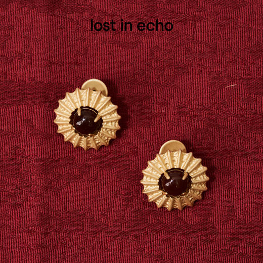 lost in echo2026春夏新款时髦复古磨砂太阳好运红玛瑙镶嵌耳钉女 商品图0
