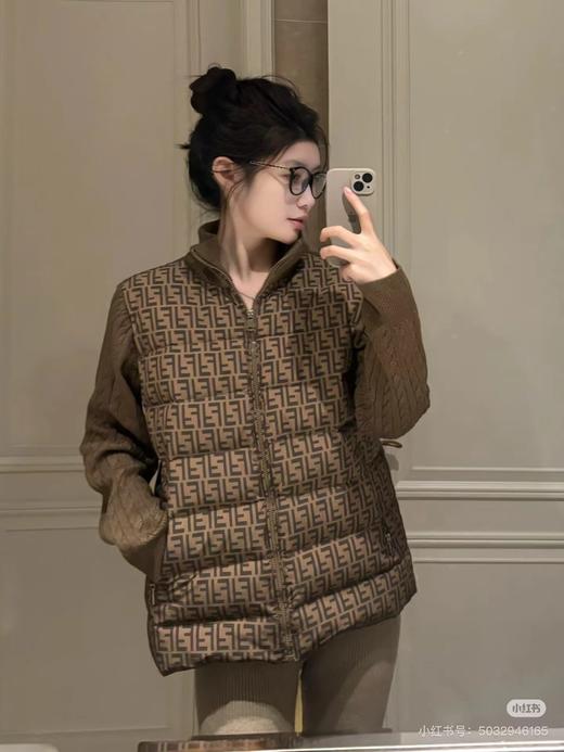 D122476轻盈保暖老花满印宽松针织袖羽绒服 商品图8