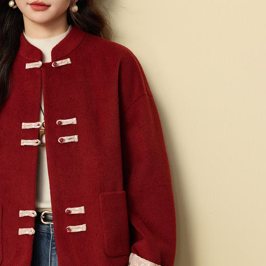 【12/24新品6.5折】熙世界新中式红色毛呢外套女冬季高级感气质国风盘扣短款呢子大衣 商品图3