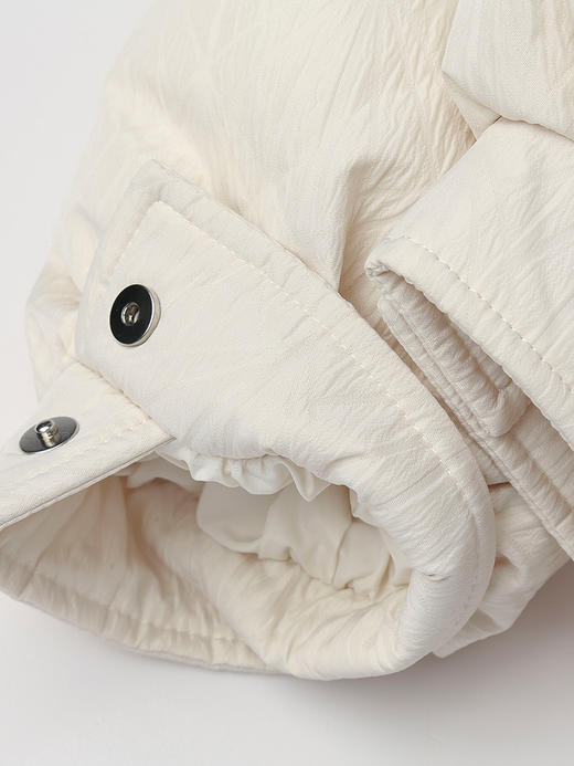 轻熟氛围感冬季保暖 奶杏色肌理绗缝立领羽绒服 宽松版型休闲短款外套 商品图3