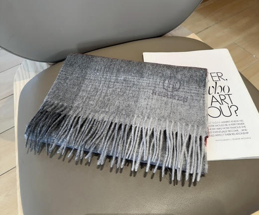 秋冬特惠💰300 上新！Hermes · 爱马仕男女围巾，大H难得一见的温柔配色 商品图4