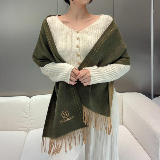 秋冬特惠💰300 HERMES🧣爱马仕围巾 巴黎时装展商务男士女士通用双面羊毛披肩 商品图0