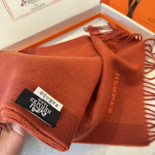 秋冬特惠💰330 上新！Hermes · 爱马仕男女围巾，大H难得一见的温柔配色 商品图6