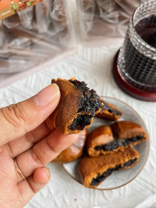 榴小满枣沙饼 ✅始于1918年，已经有100多年得历史了 ✅非遗技艺，百年传承，匠心美味，枣香不腻 ✅添加58%的枣沙，饼皮中21%的鸡蛋  商品图3