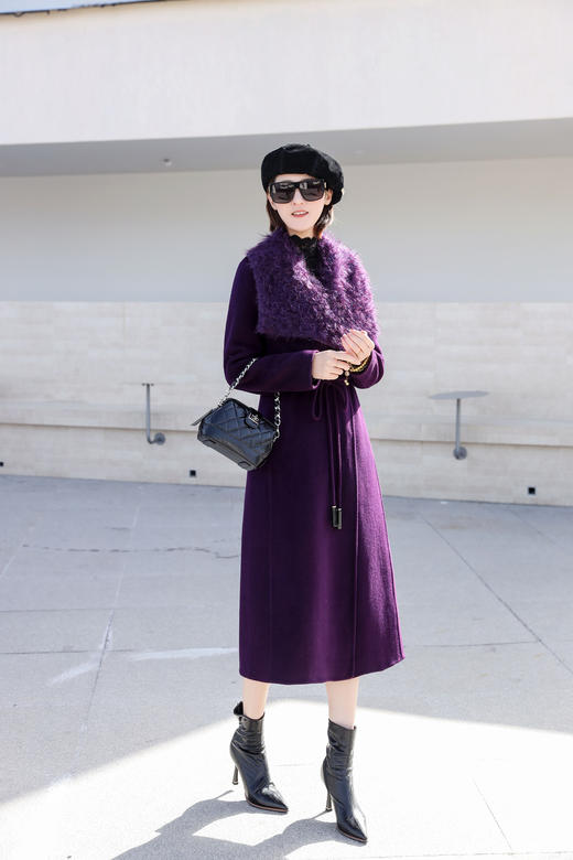 SZ6C16 紫色长款100%羊毛外套  双面呢×羊毛，奢柔二重奏 内外100%纯羊毛双面手工艺；马海毛大翻领，氛围感定格键 大气舒展的柔雾领口 毛茸触感瞬间点亮脸庞光泽；细腰绳勾勒，暗藏心机的浪漫 商品图1