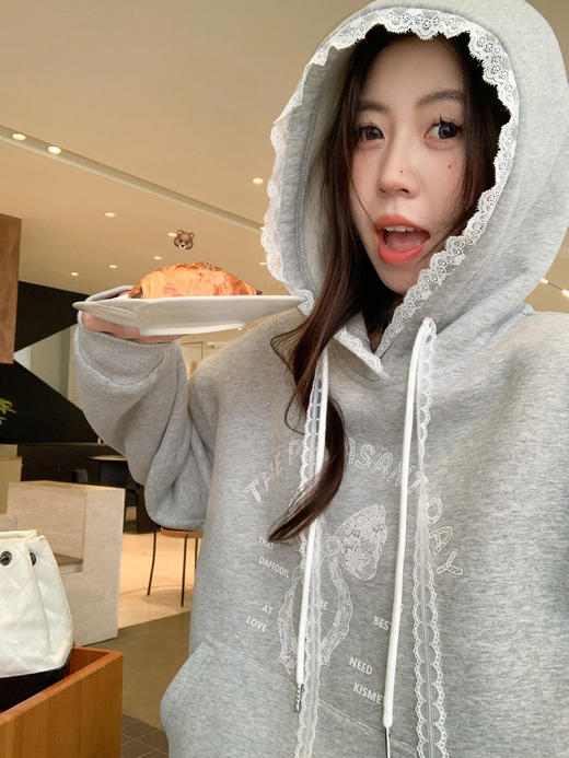 <曾小咸推荐>现货秒杀 ！微信超特价！蕾丝绣花加绒连帽卫衣 日常199.99 立减110 秒杀89.99！！ 商品图5