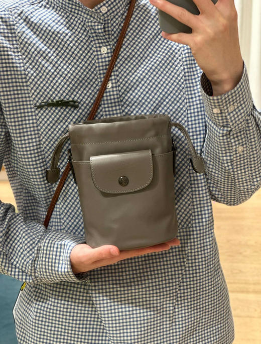 直发 原厂头层牛皮 特价款，珑骧新款小水桶包包 商品图10